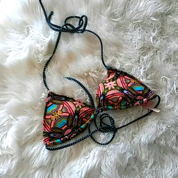 Victoria's Secret Modern Geo Teeny Triangle Bikini Top Size S - Picture 3 of 9